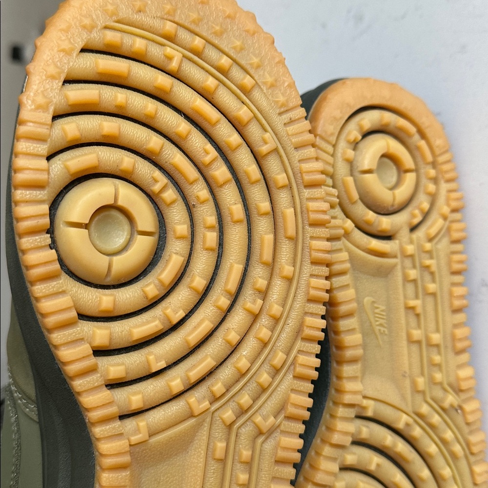 Nike Air Force 1 High Olive Sneakers used (see pics) 6.5Y Boy / 8.5 women - Picture 6 of 7